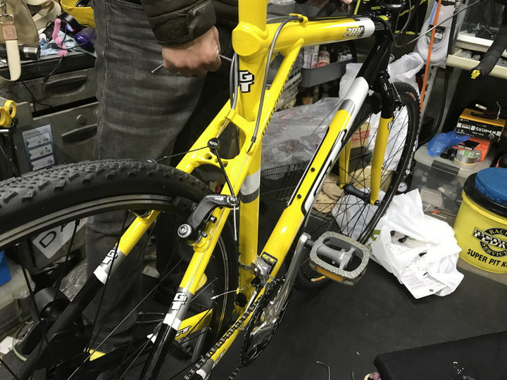 自転車マガジン by ハクセン鳩ヶ谷 : GTのZRXというシクロクロス（たぶん2004年モデル）がなぜか今頃納車です