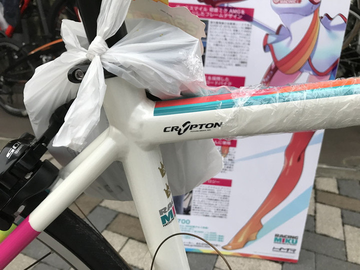 自転車マガジン by ハクセン鳩ヶ谷 : ESRのコラボロードバイクが2台！ガールズアンドパンツァーと初音ミクモデルがやって来ました