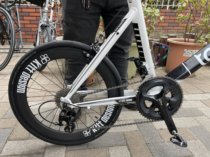 自転車マガジン by ハクセン鳩ヶ谷 : キットデザインのカーボンホイール「Kitt design Carbon  Wheel」でドレスアップするのはいかが？